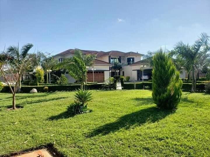 FIVE BEDROOMS EXECUTIVE HOUSE IN IBEXHILL LUSAKA